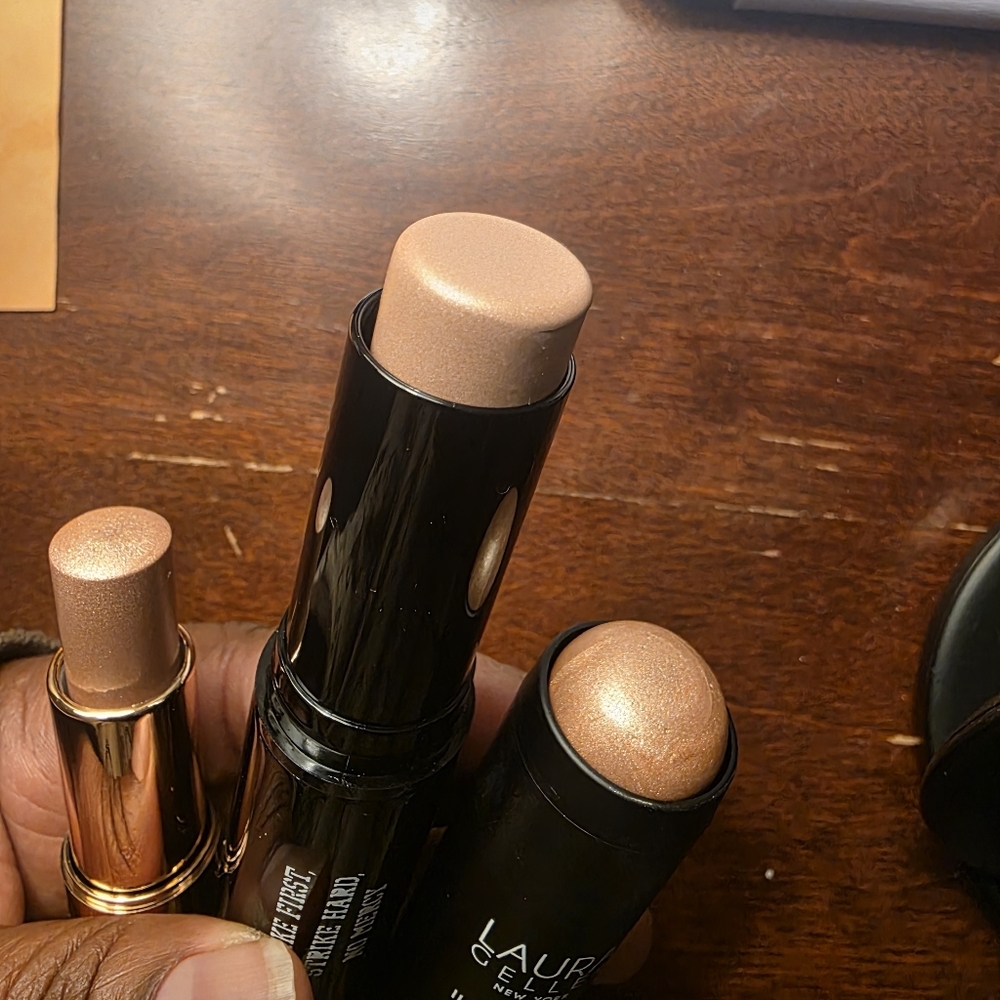 Laura Geller Easy Illuminating Stick - Black - Picture 6 of 7